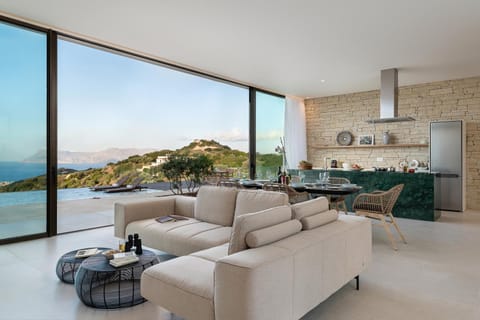 Ellas Residence fantastic pool heated Villa in Crete