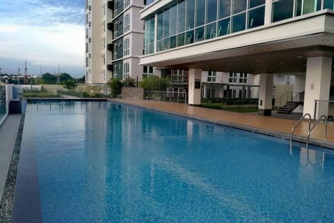 LustraAbreeza 1 Bed Apartment Free WIFI Apartment in Davao City