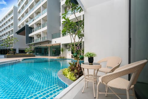 Balcony/Terrace, Pool view, Swimming pool