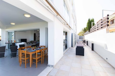 Patio, Dining area