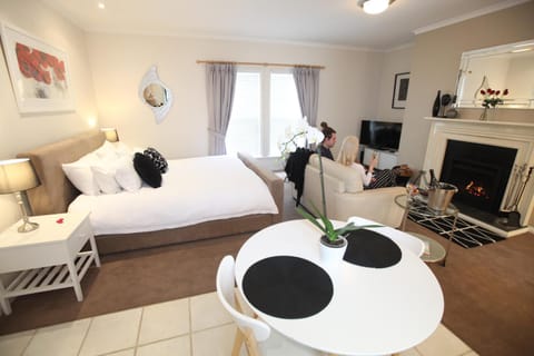 Wine and Roses Bed and Breakfast Bed and Breakfast in McLaren Vale