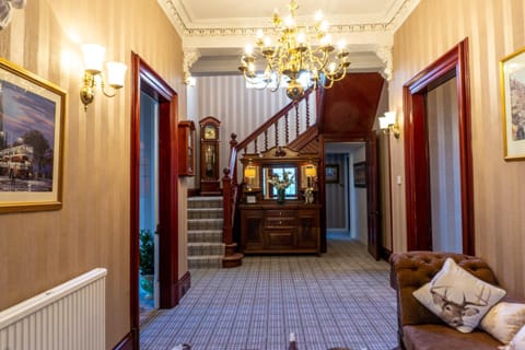 Newton Manor House - Luxury Retreat Sleeps 13 House in Scotland