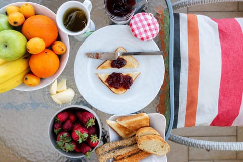 Coffee/tea facilities, Breakfast