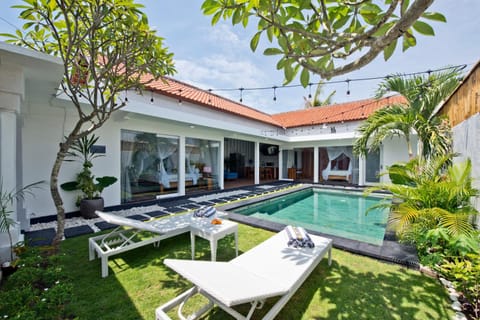 Property building, Patio, Garden, Swimming pool, Swimming pool
