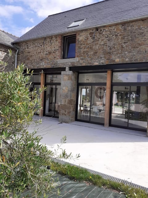 Facade/entrance, Breakfast