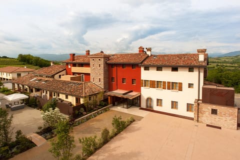 Facade/entrance, Bird's eye view