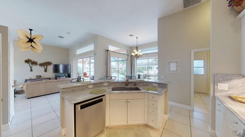 Updates!! Gorgeous Waterfront 3 Bed 2 Bath Home w/ Pool/Spa on Quiet Block!! House in Marco Island