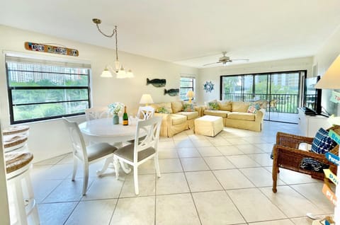 End Unit Steps from Beach Access w/ No Crazy Beach Prices!!! House in Marco Island