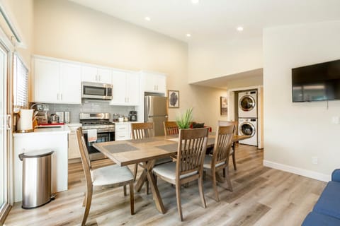 TV and multimedia, Kitchen or kitchenette, Dining area