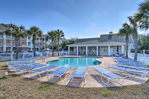 Beautiful Coastal Condo with Pool and Close to Beach! Apartment in Myrtle Beach