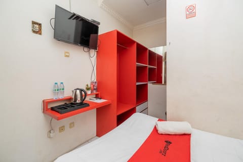 RedDoorz Plus @ Gunungsari Surabaya Bed and breakfast in Surabaya