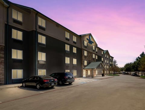 WoodSpring Suites Fort Worth Trophy Club Hotel in Southlake