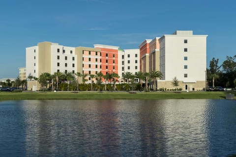 Hampton Inn & Suites Cape Canaveral Cruise Port, Fl Hotel in Cape Canaveral