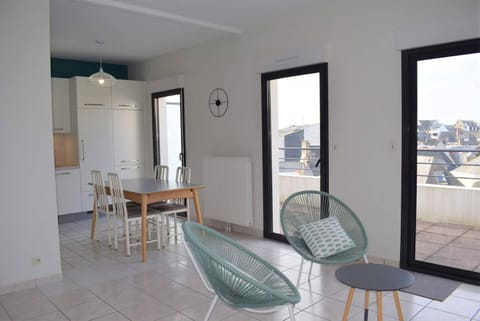 Bel appartement entièrement rénové 5 personnes au centre ville de PERROS-GUIREC - Ref 923 Apartment in Perros-Guirec