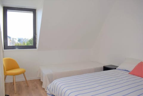 Bel appartement entièrement rénové 5 personnes au centre ville de PERROS-GUIREC - Ref 923 Apartment in Perros-Guirec