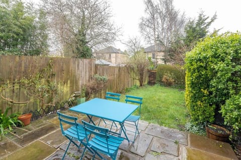 Spacious House - 2 Double Rooms - Street Parking - Garden Appartement in Bath