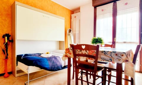 Kitchen or kitchenette, Breakfast, bunk bed, kitchen, kitchen