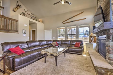 Ski-In and Ski-Out Granby Gem with Gas Grill and Fire Pit! Haus in Granby