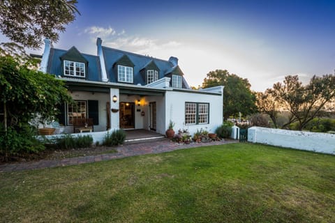 Property building, Day, Garden, Garden view