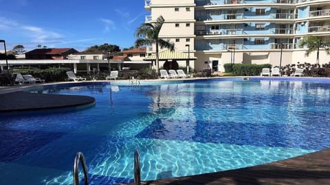 Property building, Day, Pool view, Swimming pool, sunbed