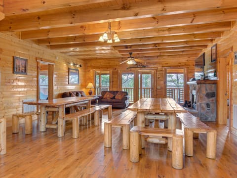 Moonlight Lodge House in Pigeon Forge