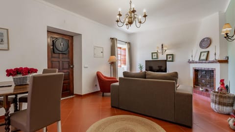 Cozy Algarve Home with Vineyard View Near Beaches Villa in Porches