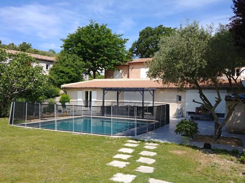 Property building, Garden, Swimming pool, Swimming pool