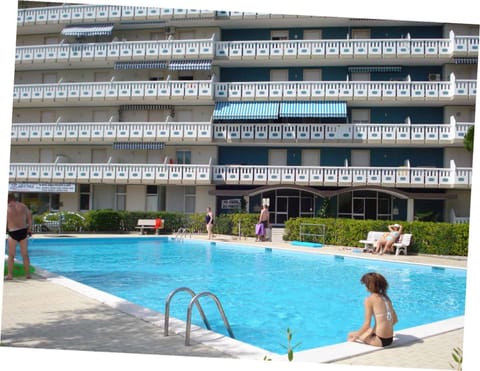 Facade/entrance, Summer, Swimming pool