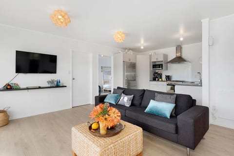 The Sunshine Bungalow - Mangawhai Heads Home House in Auckland Region