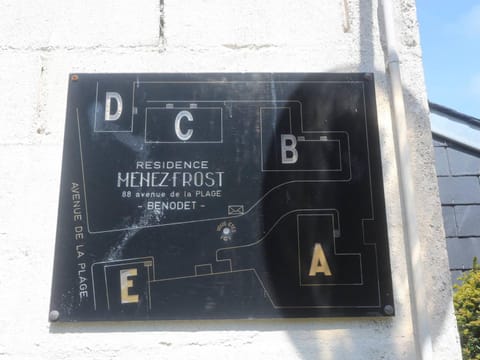 Appartement T2 à Bénodet, refait à neuf, balcon, plage à pied, parking, classé 2 étoiles - FR-1-481-64 Apartment in Bénodet