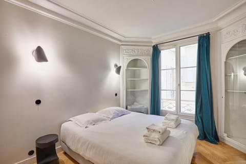 Magnificent apartment - 3BR- 8P - Batignolles Apartment in Paris