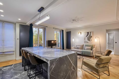 Magnificent apartment - 3BR- 8P - Batignolles Apartment in Paris