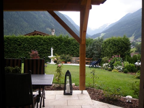 Garden, Balcony/Terrace, Mountain view