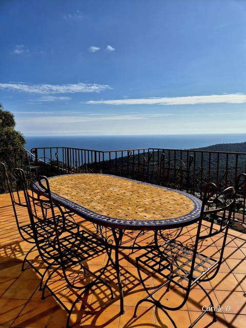 View (from property/room), Dining area, Sea view