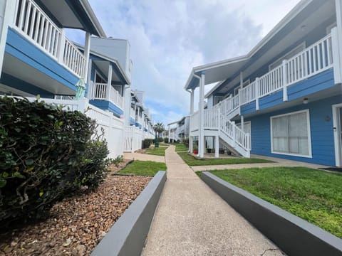 Sandpiper Stay Condo - Pool Near Beach and Seawall! House in Galveston Island