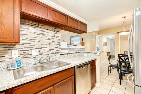 Sandpiper Stay Condo - Pool Near Beach and Seawall! House in Galveston Island