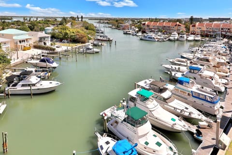 Bay Front Oasis Apartment in Madeira Beach