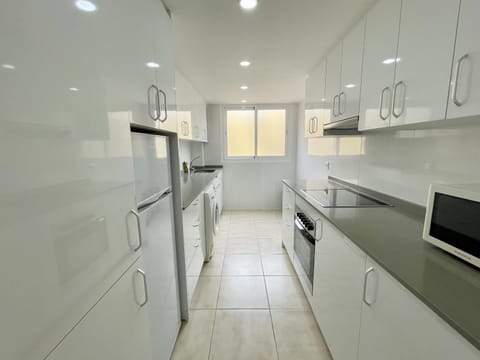 Dona Lola Martha - Spacious 3 bedroom apartment with partial sea views Condo in Sitio de Calahonda