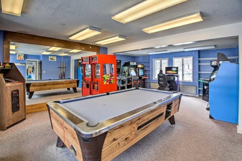 Loon Mountain Condo with Pool and Game Room Access! Eigentumswohnung in Lincoln