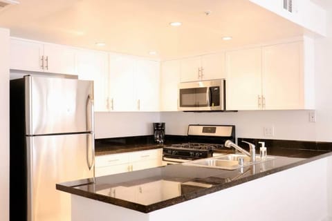 HEART OF WEST HOLLYWOOD MODERN SUITE 2 BEDROOM 2 BATH Condominio in West Hollywood