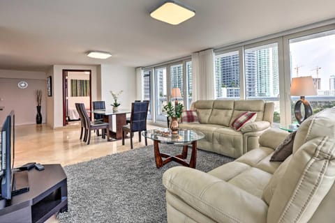 Waterfront High-Rise Condo - Miami Beach 5 Mi Apartment in Miami