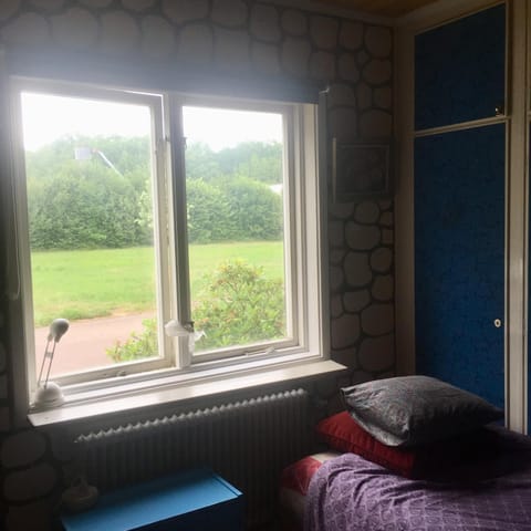 Bed, View (from property/room), Photo of the whole room, Bedroom, Garden view