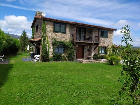 Facade/entrance, Garden, Balcony/Terrace