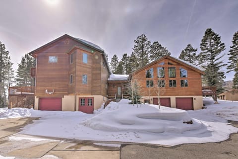 Angel Fire Escape with Deck Less Than 4 Miles to Ski Resort! House in Angel Fire