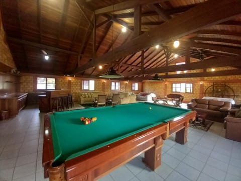 Billiard, Game Room