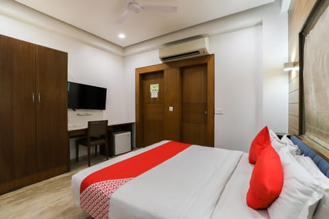 Collection O Hotel Kyra Hotel in Ahmedabad