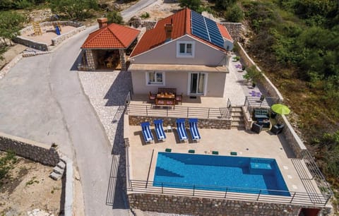 Property building, Patio, Day, Natural landscape, Bird's eye view, Pool view, Swimming pool, sunbed