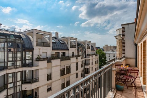 Property building, Day, View (from property/room), Balcony/Terrace, Balcony/Terrace, City view
