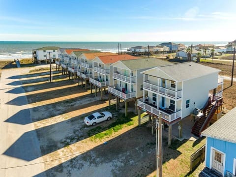 Shimmering Beach and Ocean Views! Welcome to Phoenix Rising! Casa in Surfside Beach