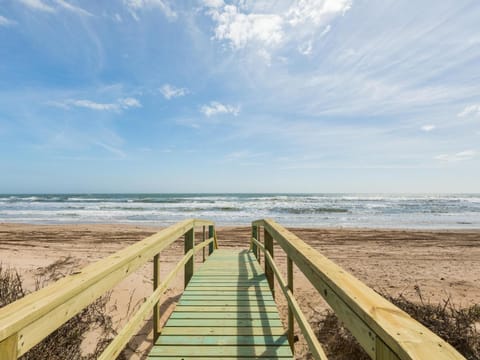 Take It Easy in Surfside - Gulf and Bay Views, Cute Beach House! Haus in Surfside Beach
